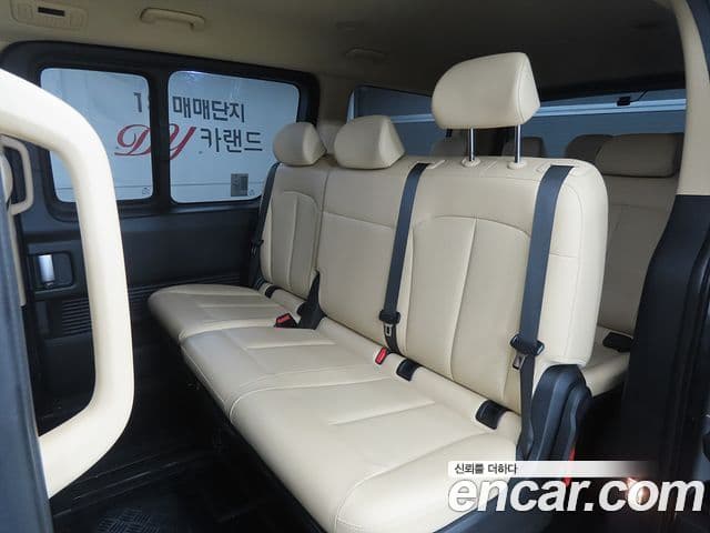 Hyundai Staria 2023 — Фото 6/20