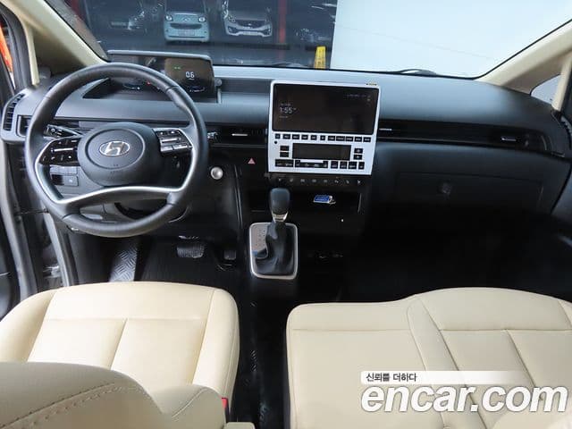 Hyundai Staria 2023 — Фото 7/20