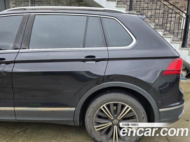 Volkswagen Tiguan 2021 — Şəkil 9/10