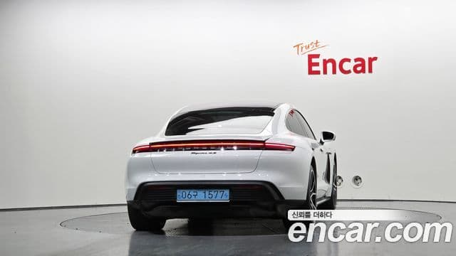 Porsche Taycan 2023 — Photo 3/20