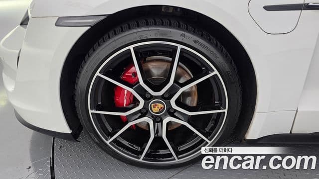 Porsche Taycan 2023 — Photo 20/20