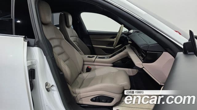 Porsche Taycan 2023 — Photo 10/20