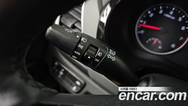 Kia Seltos 2022 — ფოტო 18/20