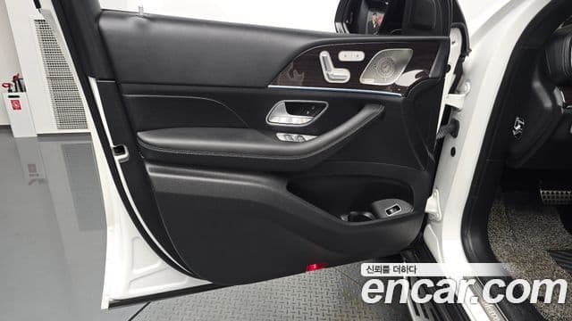 Mercedes-Benz GLE-Class 2022 — Photo 9/35