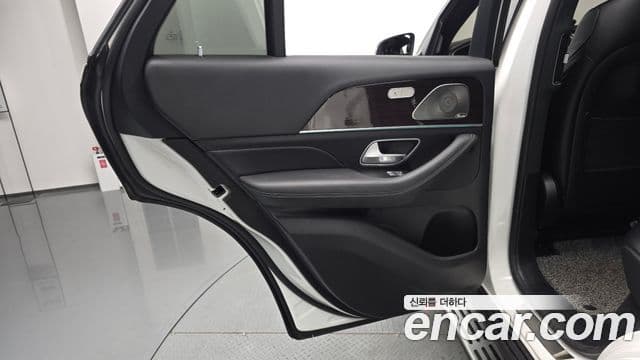 Mercedes-Benz GLE-Class 2022 — Photo 22/35