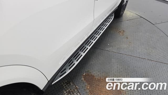 Mercedes-Benz GLE-Class 2022 — Photo 8/35