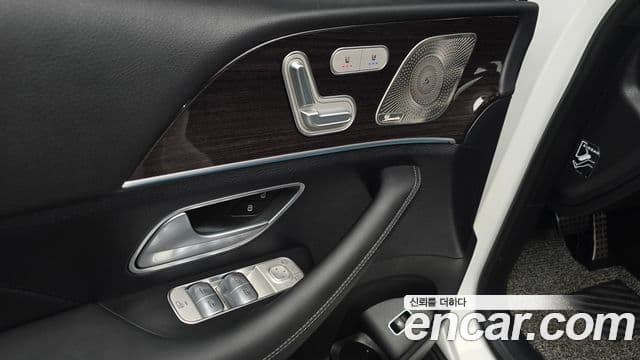 Mercedes-Benz GLE-Class 2022 — Photo 30/35