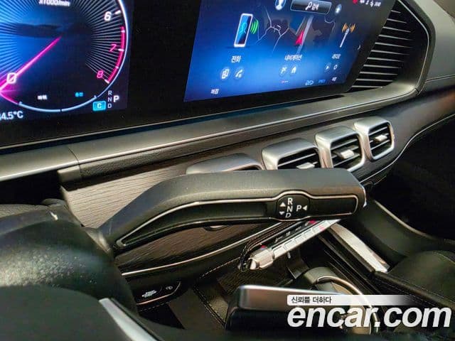 Mercedes-Benz GLE-Class 2025 — Photo 12/20