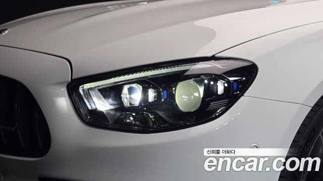 Mercedes-Benz E-Class 2021 — Şəkil 22/35