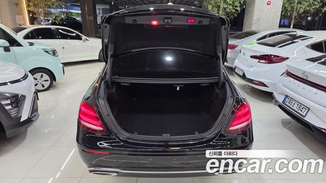 Mercedes-Benz E-Class 2020 — ფოტო 6/20