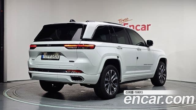 Jeep Grand Cherokee 2023 — ფოტო 2/20