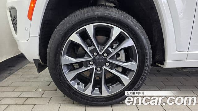 Jeep Grand Cherokee 2023 — ფოტო 5/20