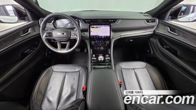 Jeep Grand Cherokee 2023 — ფოტო 7/20