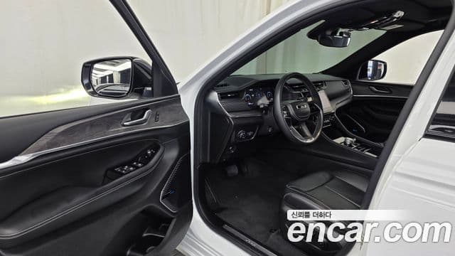 Jeep Grand Cherokee 2023 — ფოტო 10/20