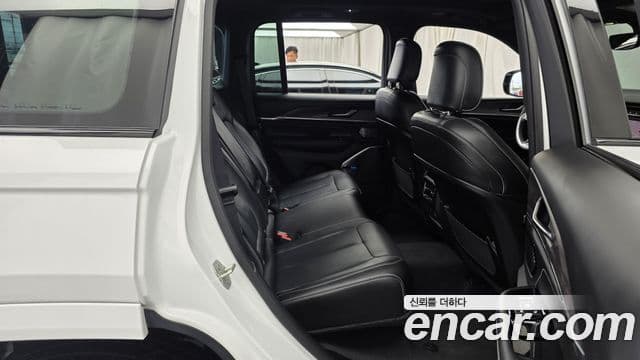 Jeep Grand Cherokee 2023 — ფოტო 12/20