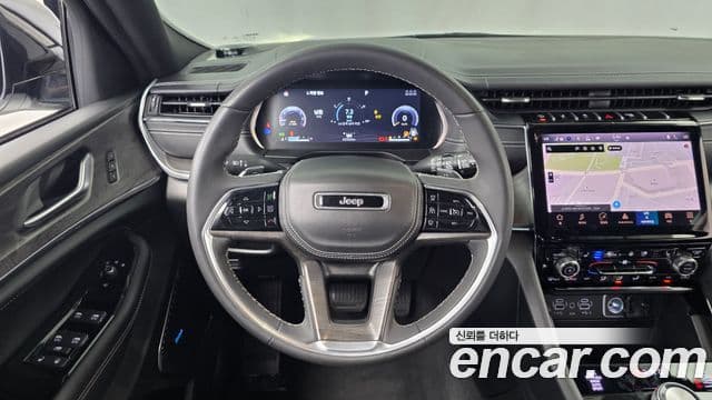 Jeep Grand Cherokee 2023 — ფოტო 13/20