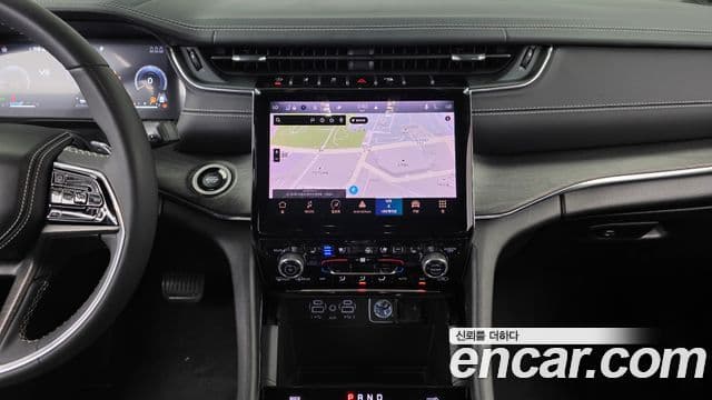 Jeep Grand Cherokee 2023 — ფოტო 14/20