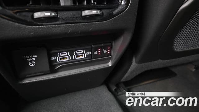 Jeep Grand Cherokee 2023 — ფოტო 19/20