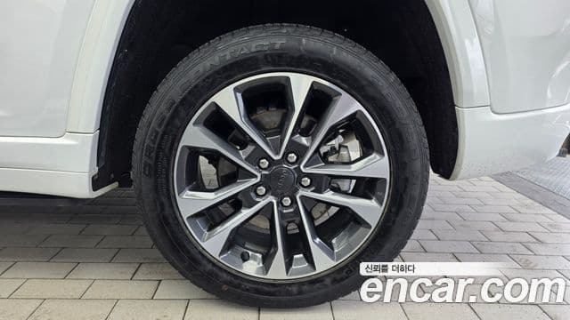 Jeep Grand Cherokee 2023 — Photo 33/36