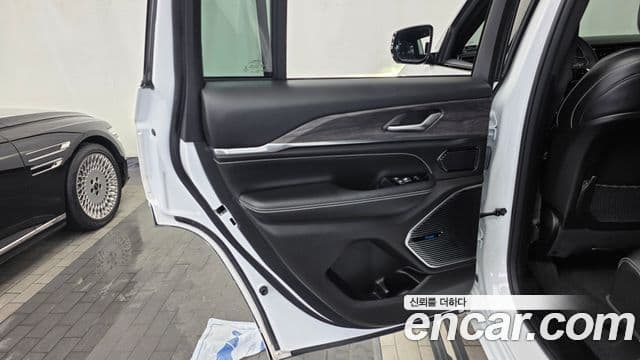 Jeep Grand Cherokee 2023 — Photo 34/36