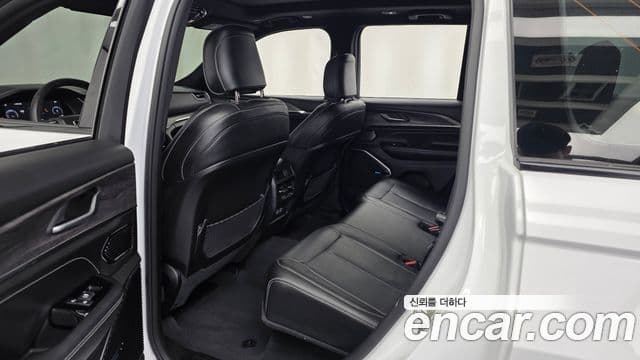 Jeep Grand Cherokee 2023 — Photo 24/36