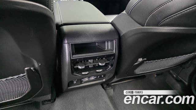 Jeep Grand Cherokee 2023 — Photo 31/36