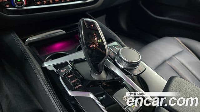 BMW 5 Series 2019 — Şəkil 9/20