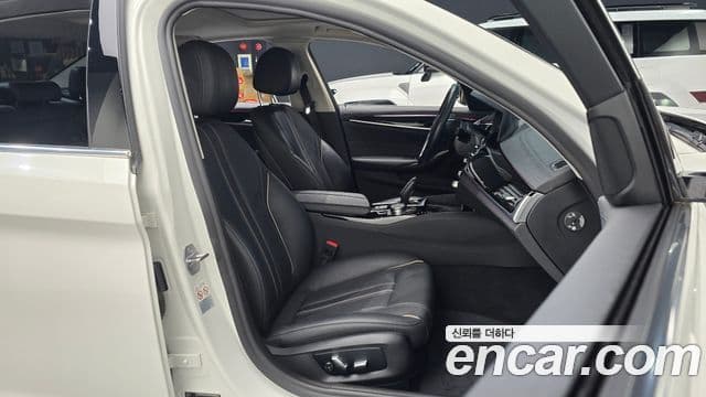 BMW 5 Series 2019 — Şəkil 10/20