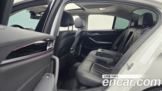 BMW 5 Series 2019 — Şəkil 12/20