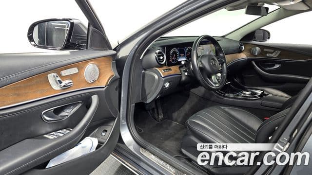 Mercedes-Benz E-Class 2018 — Şəkil 10/20