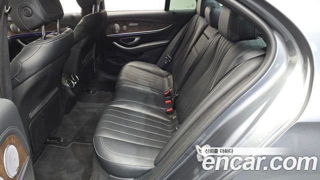 Mercedes-Benz E-Class 2018 — Şəkil 11/20