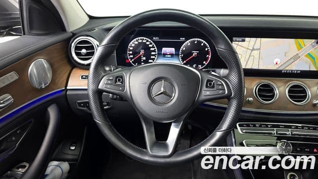Mercedes-Benz E-Class 2018 — Şəkil 13/20