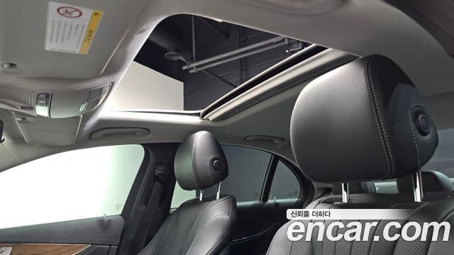 Mercedes-Benz E-Class 2018 — Şəkil 15/20