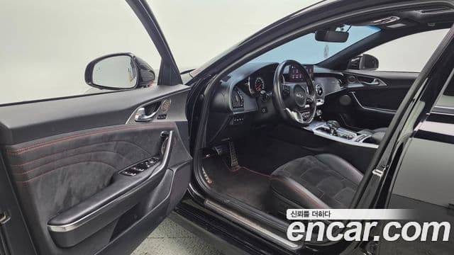 Kia Stinger 2022 — Şəkil 10/20
