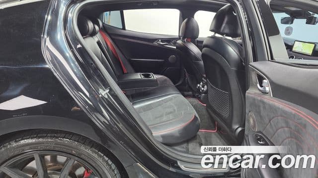 Kia Stinger 2022 — Şəkil 11/20