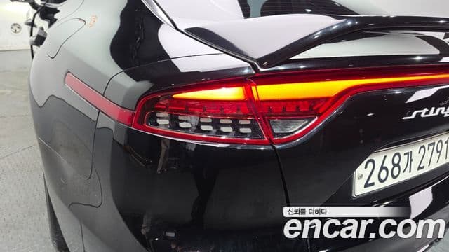 Kia Stinger Meister 2022 — Photo 11/39