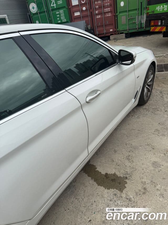 BMW 5 Series 2018 — ფოტო 6/9