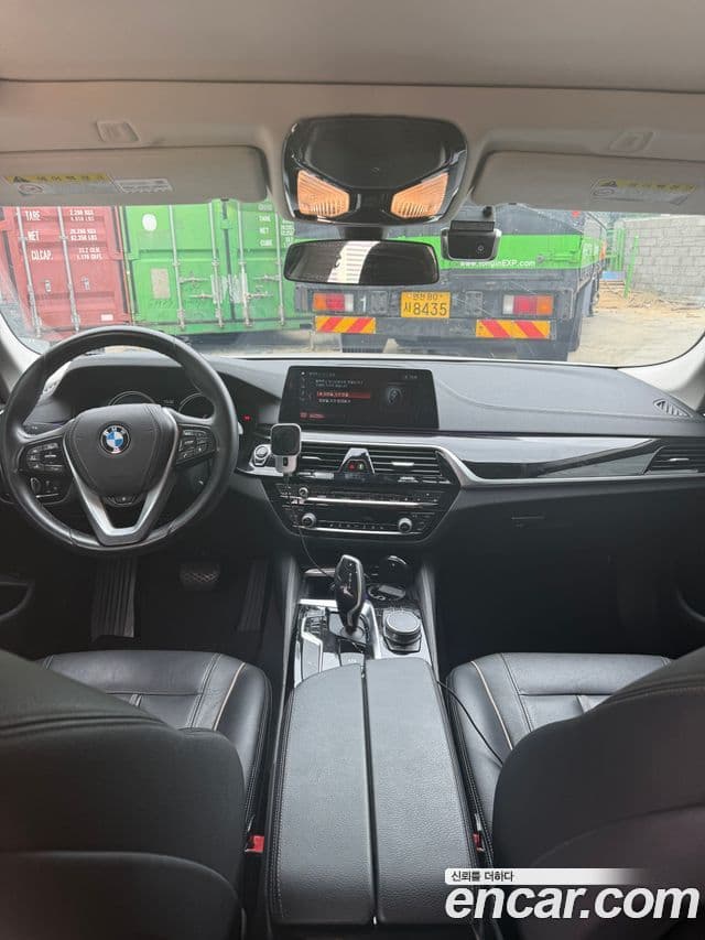 BMW 5 Series 2018 — ფოტო 7/9