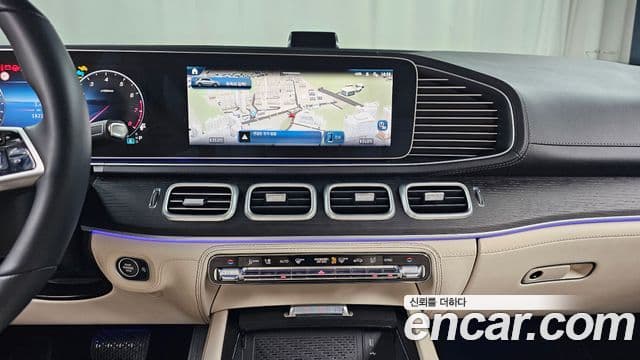 Mercedes-Benz GLE-Class 2025 — ფოტო 18/20