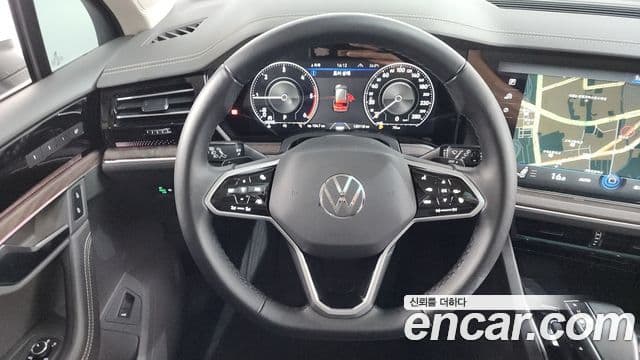 Volkswagen Touareg 2023 — ფოტო 15/20