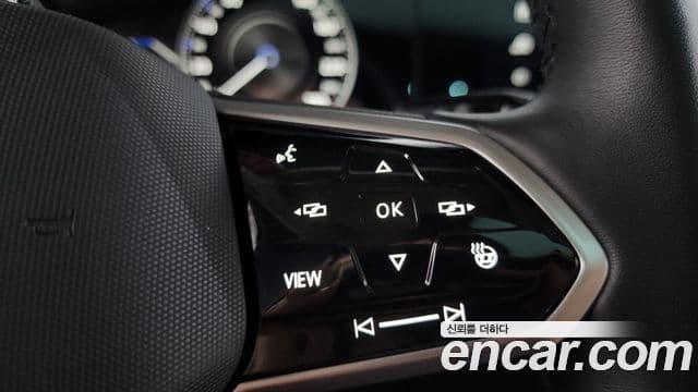 Volkswagen Touareg 2023 — ფოტო 18/20