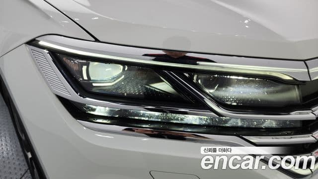 Volkswagen Touareg 2023 — Photo 25/36