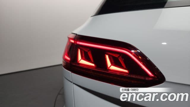 Volkswagen Touareg 2023 — Photo 9/36