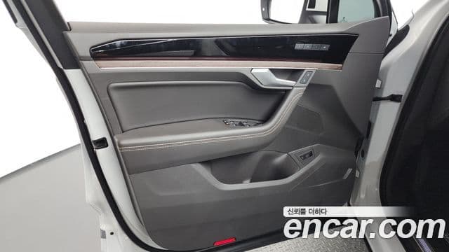 Volkswagen Touareg 2023 — Photo 31/36