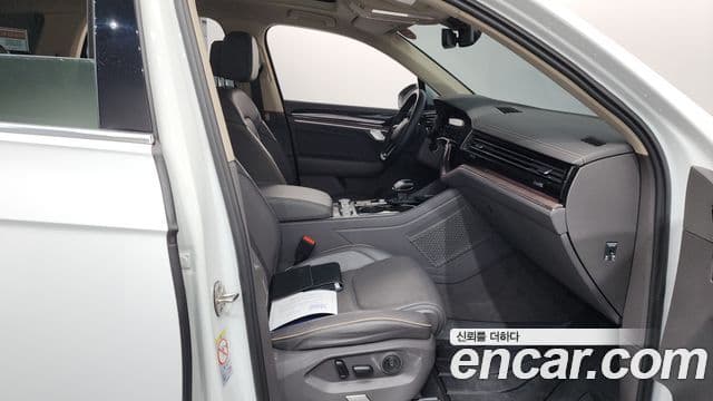 Volkswagen Touareg 2023 — Photo 34/36
