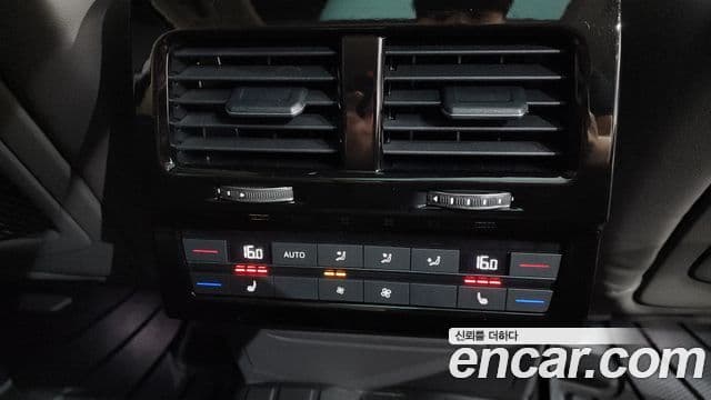 Volkswagen Touareg 2023 — Photo 13/36