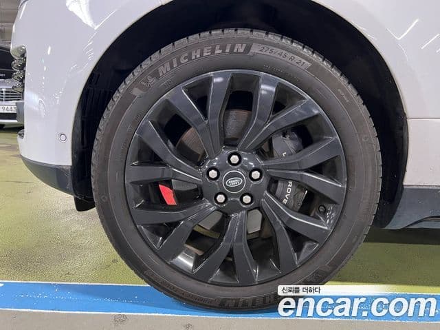 Land Rover Range Rover 2019 — ფოტო 13/20