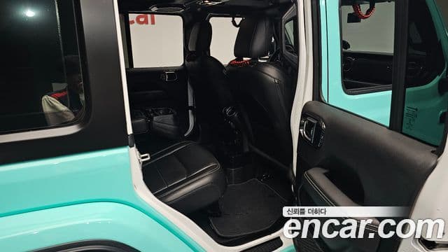 Jeep Wrangler 2021 — Photo 24/33