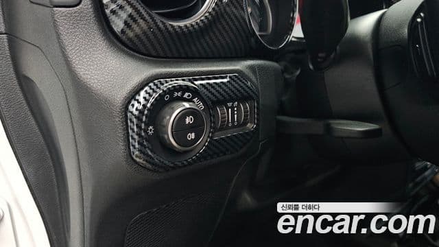 Jeep Wrangler 2021 — Photo 27/33