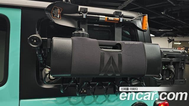 Jeep Wrangler 2021 — ფოტო 18/20